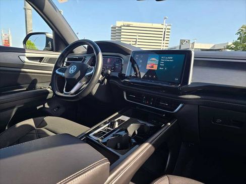 Used 2025 Volkswagen Atlas Cross Sport SE FWD image 13