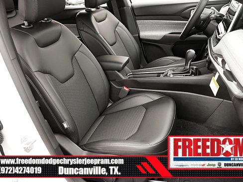 New 2025 Jeep Compass Latitude image 15