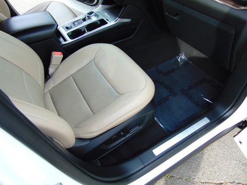 Used 2021 Ford Explorer Limited image 13