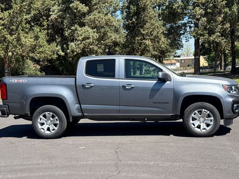 Used 2022 Chevrolet Colorado LT w/ LT Convenience Package AWD/4WD image 3