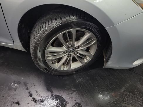 Used 2015 Toyota Camry SE FWD image 10