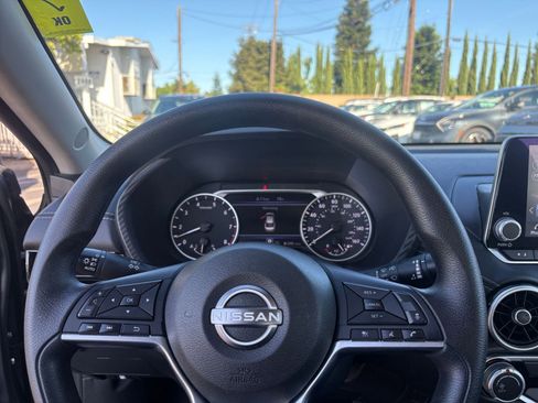 Used 2025 Nissan Sentra SV FWD image 25