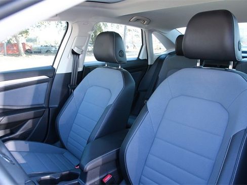 Certified 2025 Volkswagen Jetta SE image 12