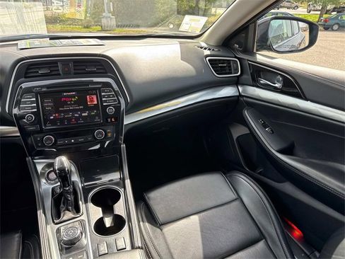 Used 2023 Nissan Maxima SL image 18