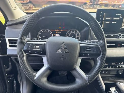 Used 2025 Mitsubishi Outlander ES AWD/4WD image 15