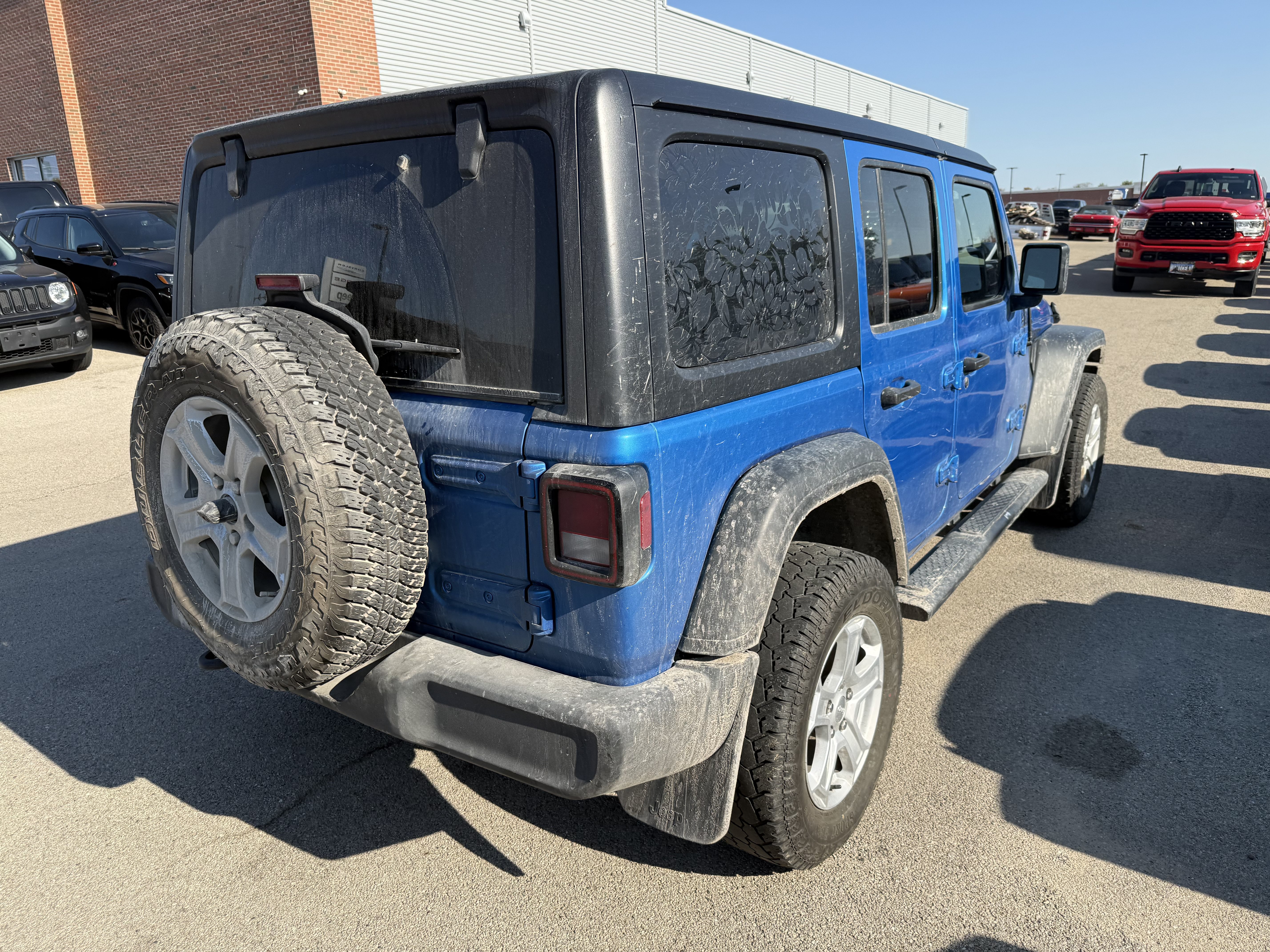 Used 2022 Jeep Wrangler Unlimited Sport w/ Cold Weather Group AWD/4WD image 9