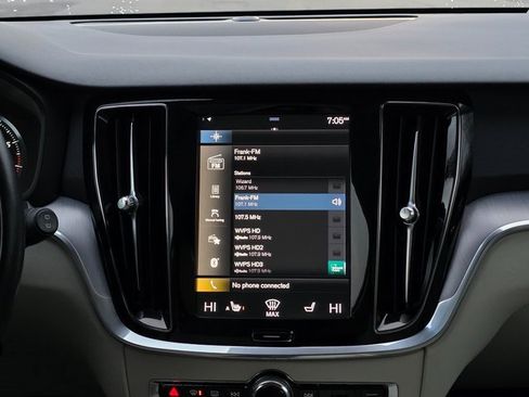 Used 2020 Volvo V60 T5 Cross Country image 21