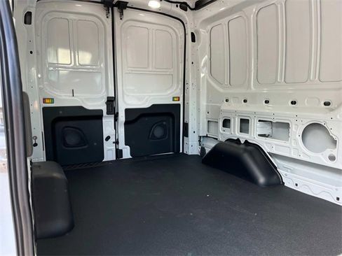 New 2025 Ford Transit 250 148 Medium Roof image 18