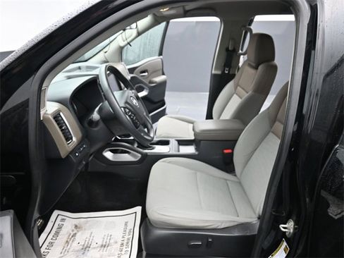 Used 2022 Nissan Frontier SV w/ Technology Package image 11