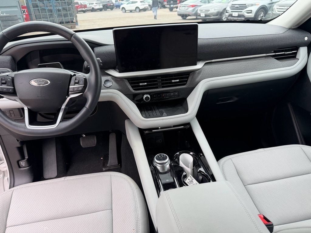 Used 2025 Ford Explorer Platinum w/ LUX Leather Package AWD/4WD image 14