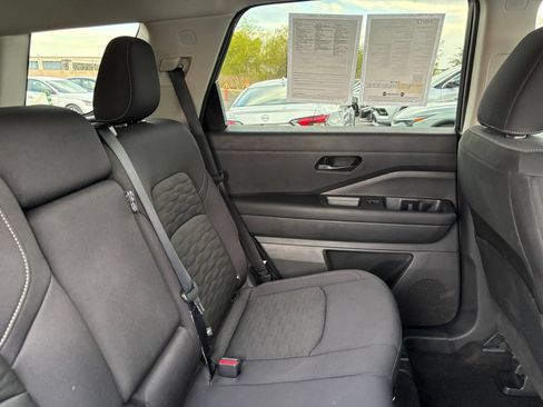 Used 2025 Nissan Pathfinder SV FWD image 39