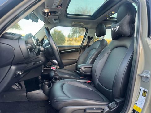 Used 2019 MINI Cooper 4-Door Hardtop w/ Signature Upholstery Package image 9