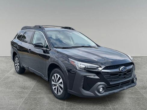 Used 2023 Subaru Outback Premium image 7
