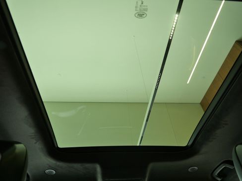 New 2026 Land Rover Defender 110 OCTA AWD/4WD image 7