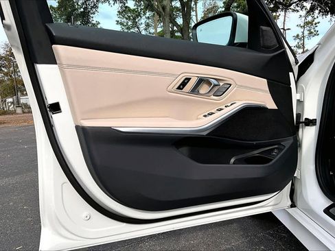 Used 2025 BMW 330i Sedan w/ Premium Package image 20