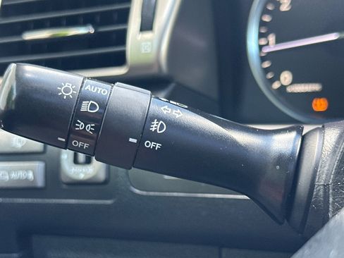 Used 2015 Lexus LX 570 4WD w/ Luxury Package image 34