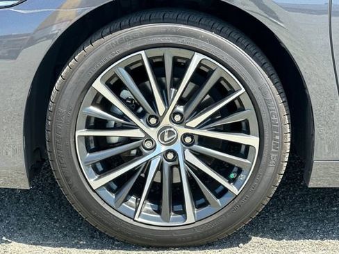Used 2025 Lexus ES 350 w/ Premium Package FWD image 32
