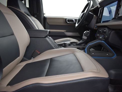 Used 2023 Ford Bronco Wildtrak image 25