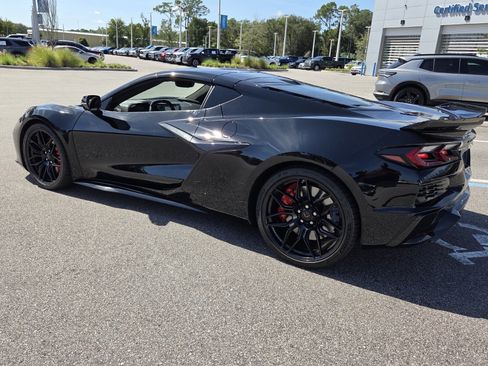 Used 2025 Chevrolet Corvette Z06 RWD image 3