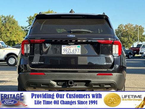 Used 2025 Ford Explorer Active AWD/4WD image 5