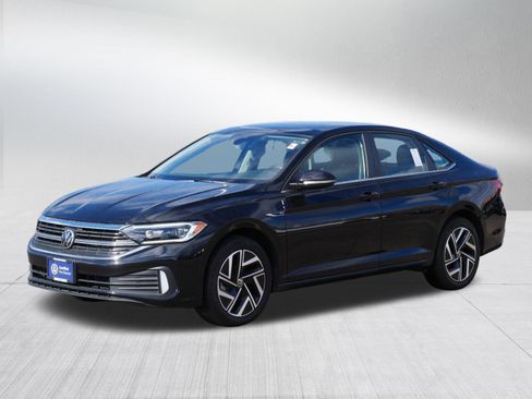 Certified 2023 Volkswagen Jetta SEL image 3