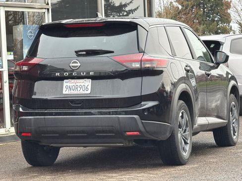 Used 2025 Nissan Rogue SV FWD image 4