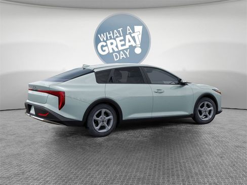 New 2025 Kia K4 LXS image 6