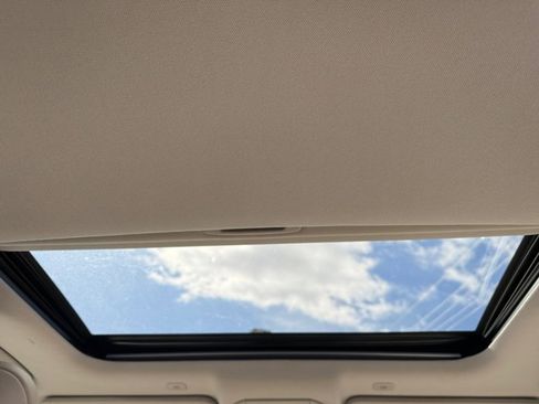 Used 2023 Toyota Highlander XLE image 29