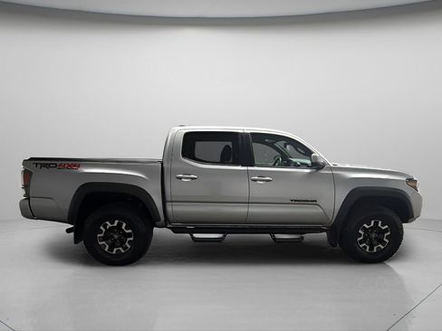 Used 2022 Toyota Tacoma TRD Off-Road w/ TRD Premium Off Road Package AWD/4WD image 2
