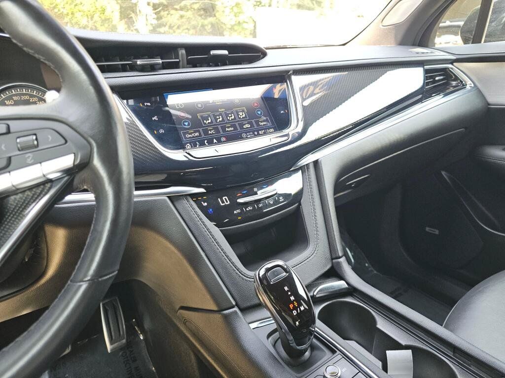 Used 2024 Cadillac XT6 Sport w/ Technology Package AWD/4WD image 32