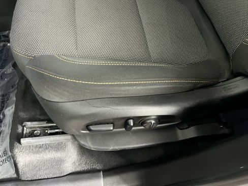 Used 2021 Chevrolet Traverse LT FWD image 13