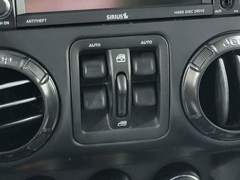 Used 2017 Jeep Wrangler Unlimited Rubicon AWD/4WD image 22