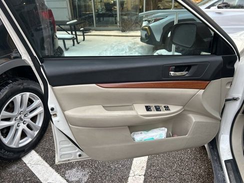 Used 2014 Subaru Outback 2.5i Limited w/ Moonroof Package image 5