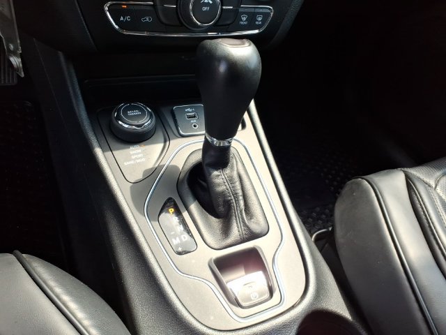 Used 2022 Jeep Cherokee Latitude AWD/4WD image 13