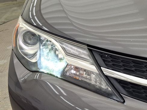 Used 2014 Toyota RAV4 LE AWD/4WD image 30