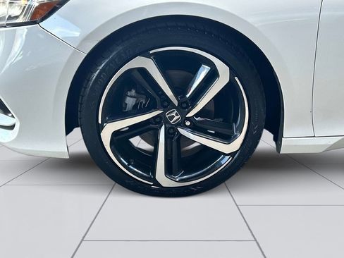 Used 2018 Honda Accord Sport image 9