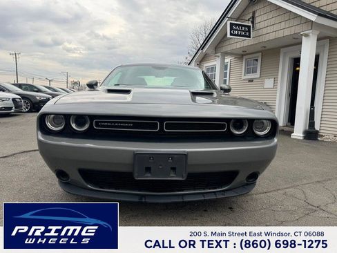 Used 2017 Dodge Challenger SXT w/ Driver Convenience Group image 2