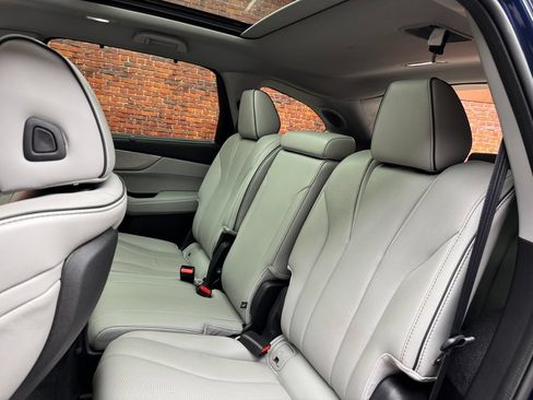 Used 2023 Acura MDX SH-AWD w/ Advance Package image 28