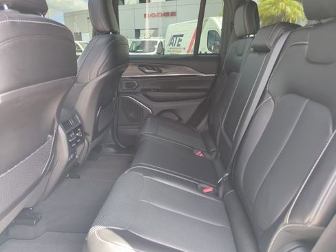 Used 2024 Jeep Grand Cherokee Overland AWD/4WD image 18