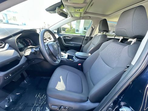 Used 2025 Toyota RAV4 XLE w/ Convenience Package FWD image 19
