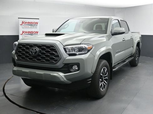 Used 2023 Toyota Tacoma TRD Sport AWD/4WD image 4