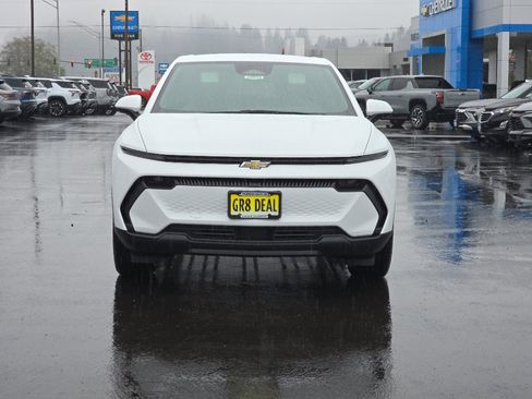 New 2026 Chevrolet Equinox EV LT image 3