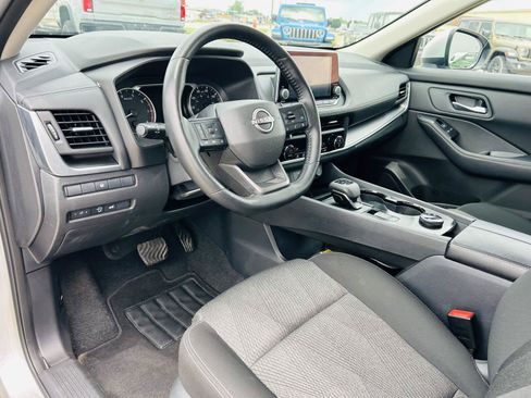 Used 2025 Nissan Rogue SV AWD/4WD image 12