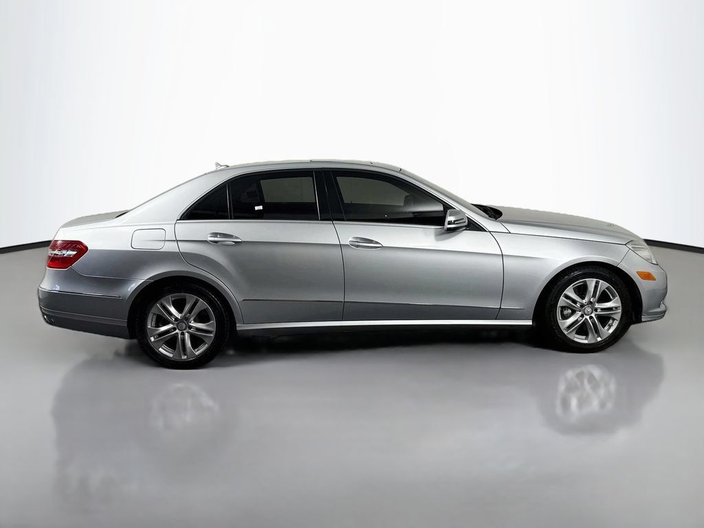 Used 2010 Mercedes-Benz E 550 Sedan image 4