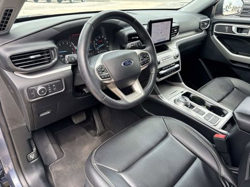 Used 2021 Ford Explorer XLT w/ Equipment Group 202A RWD image 17