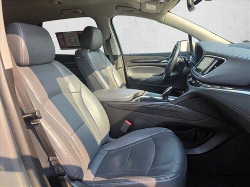 Used 2019 Buick Enclave Essence AWD/4WD image 11