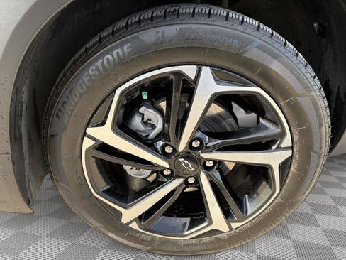 Used 2023 Chevrolet TrailBlazer RS w/ Sun and Liftgate Package FWD image 9