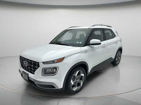 Used 2025 Hyundai Venue SEL FWD image 7