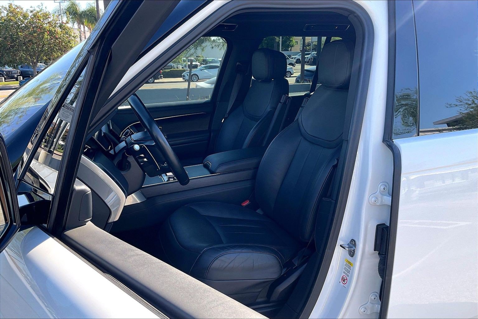 Used 2023 Land Rover Range Rover SE AWD/4WD image 8