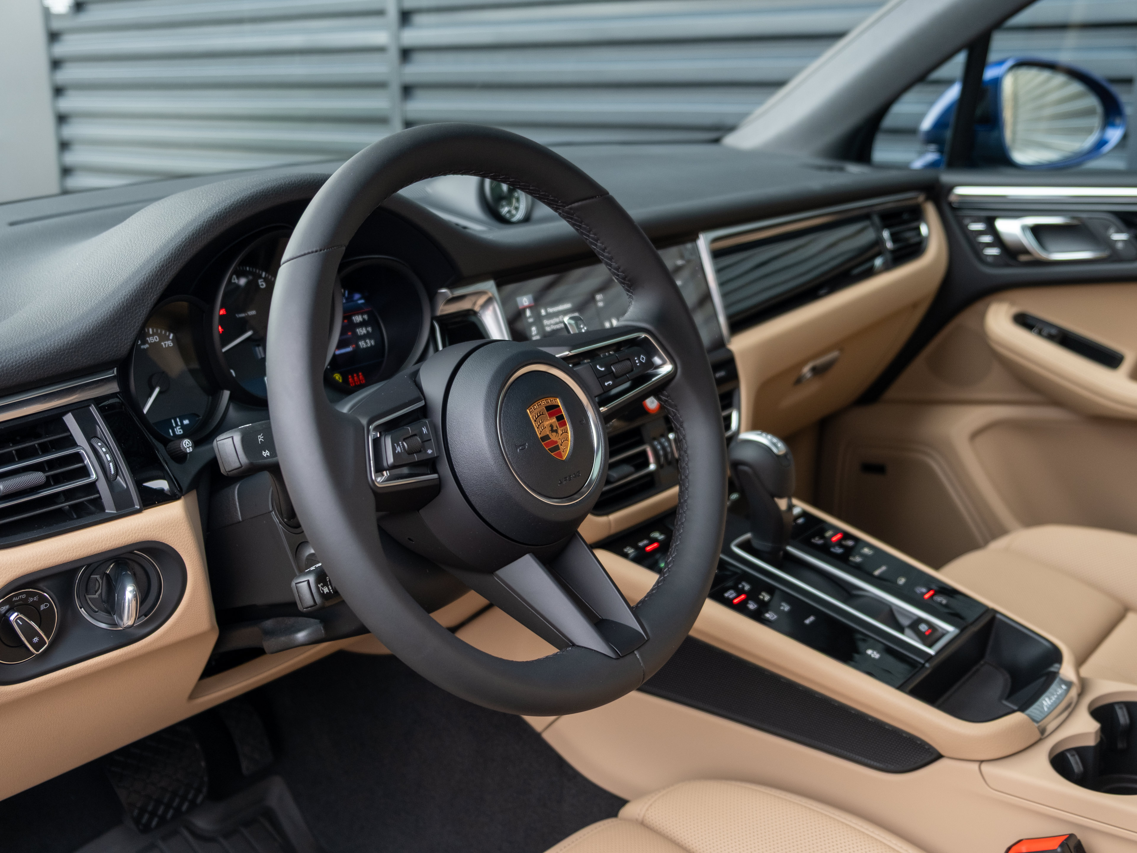 Certified 2026 Porsche Macan AWD/4WD image 4